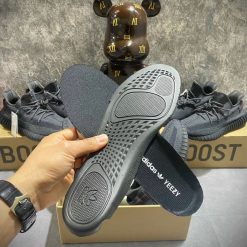 Giày Adidas Yeezy 350 V2 Black Static Phản Quang Like Auth 10