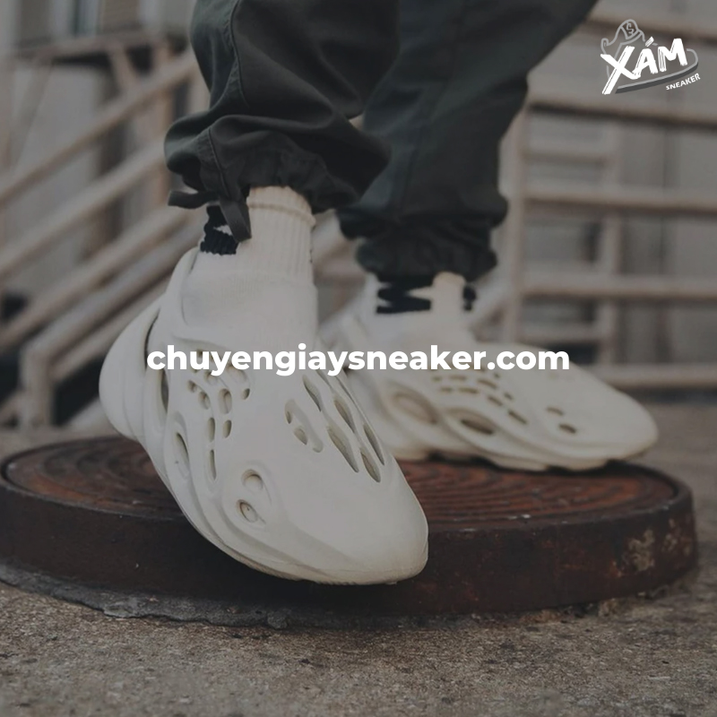 Mẫu giày Yeezy Foam Runner