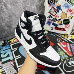 Nike Air Jordan 1 High Panda Like Auth
