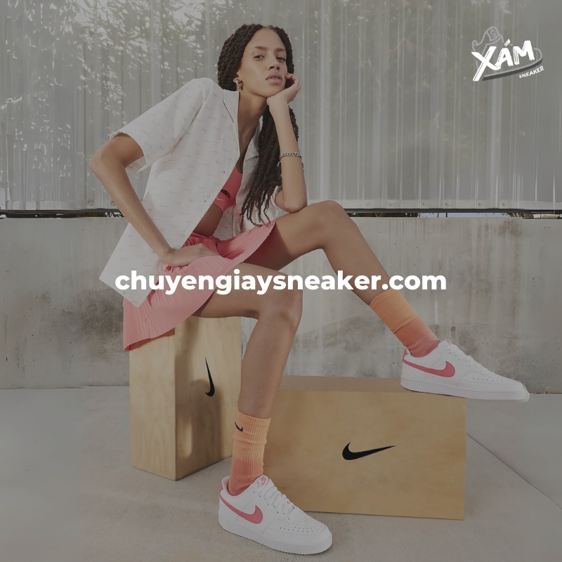 Outfit “cực chất” với giày Nike và chân váy ngắn 